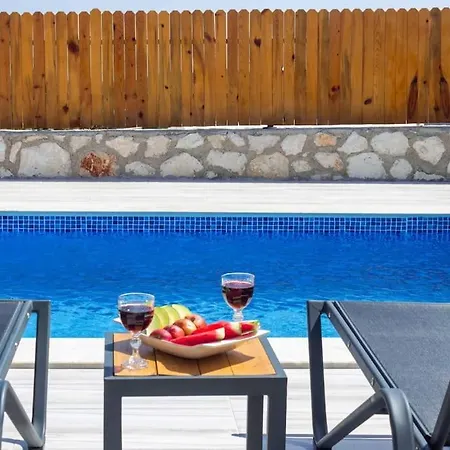 Villa Melisa Oezel Havuzlu
